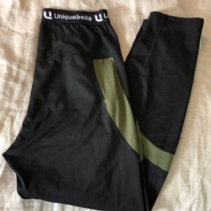 UNIQUEBELLA Size Medium BaseLayer Black Green EUC